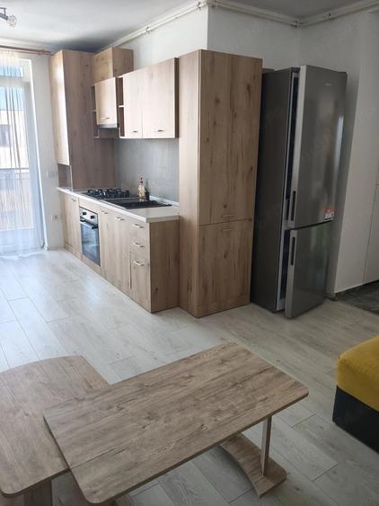 Apartament cu 3 camere decomandat, mobilat în Dumbrăvița