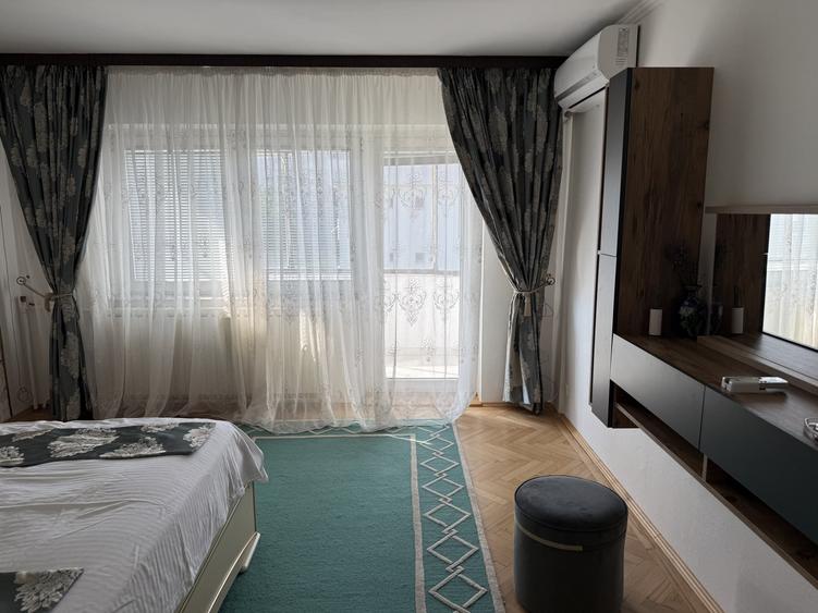 Apartament cu 3 camere decomandat, mobilat în Decebal