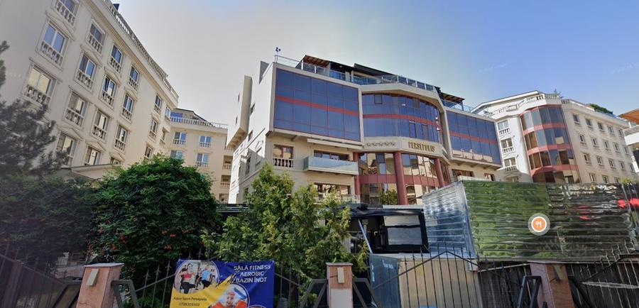 Penthouse cu 4 camere decomandat în Herăstrău