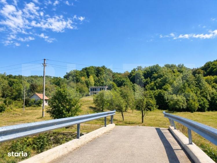 Casă cu 3 camere cu Teren 32687 Mp în Gurasada
