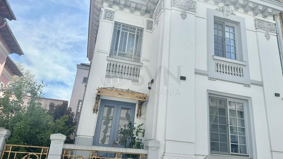 Casă individuală cu 6 camere cu Canalizare în Capitale