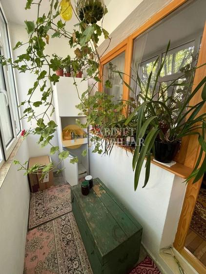 Apartament cu 3 camere semidecomandat în Tătărași