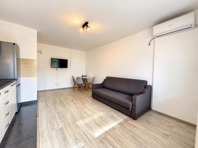 Apartament cu 2 camere semidecomandat, mobilat în Apărătorii Patriei