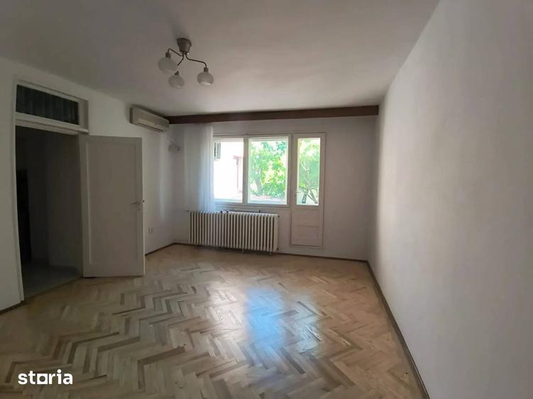 Apartament cu 6 camere în Domenii