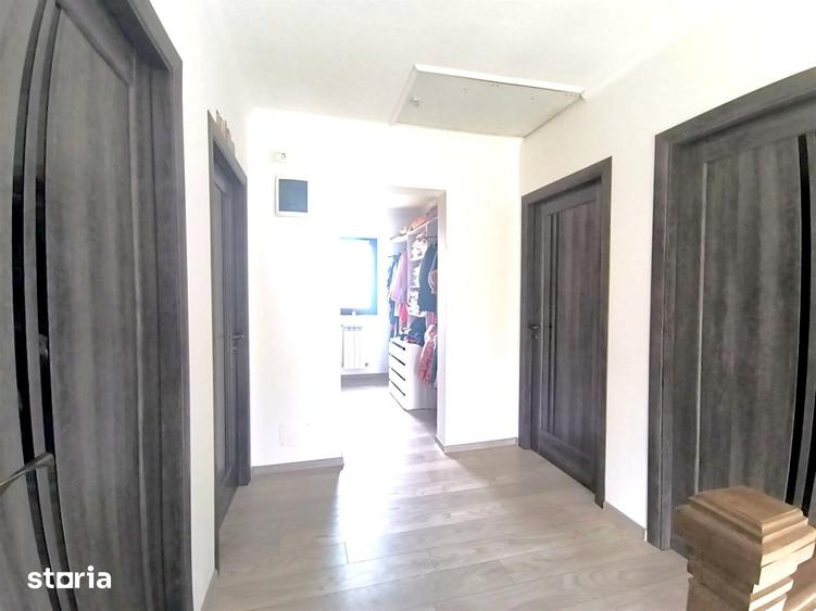 Casă cu 5 camere cu Teren 1000 Mp în Șcheia
