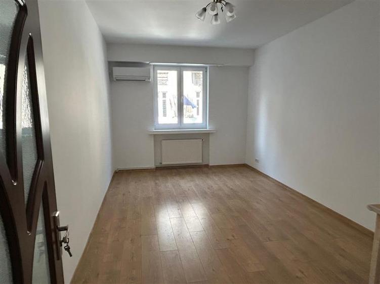 Apartament cu 3 camere decomandat în Magheru