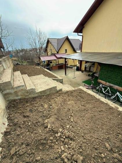 Casă cu 4 camere în Valea Adâncă