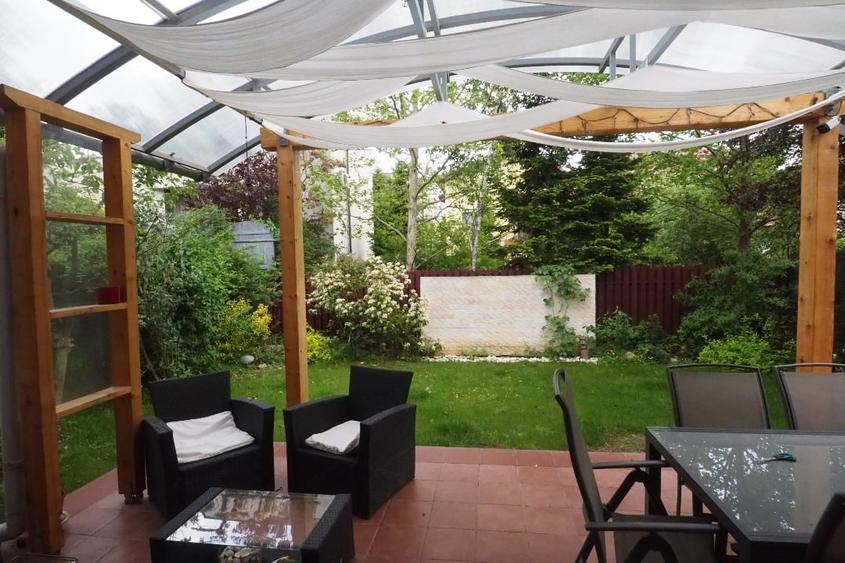 Duplex cu 6 camere cu Canalizare în Central