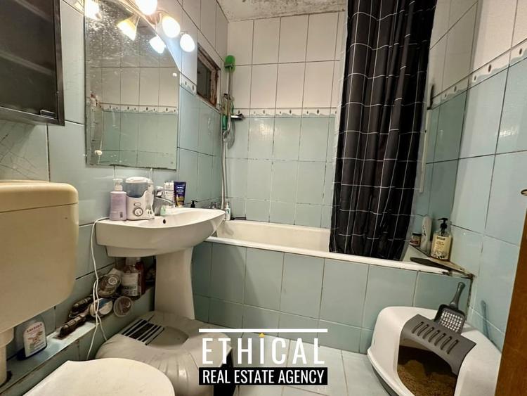 Apartament cu 3 camere decomandat în Drumul Taberei