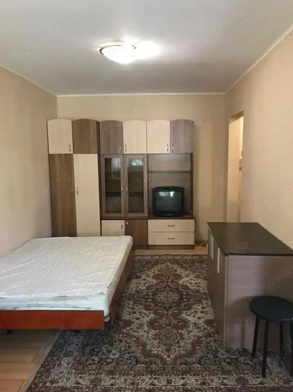 Garsonieră decomandată în Decebal