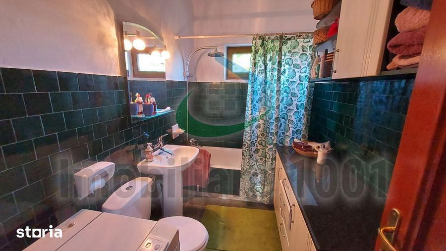Casă cu 5 camere cu Teren 660 Mp în Central