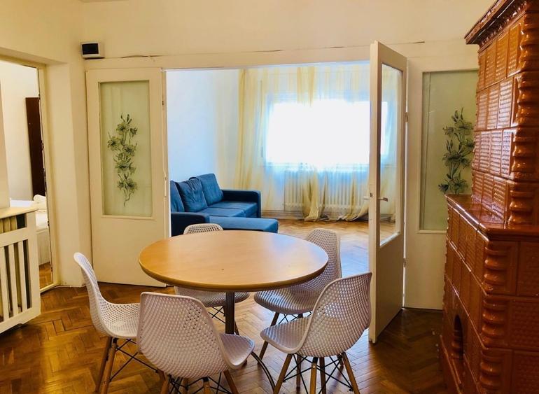 Apartament cu 4 camere decomandat în Punctele Cardinale