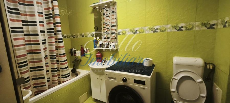 Apartament cu 3 camere semidecomandat, mobilat în Florești