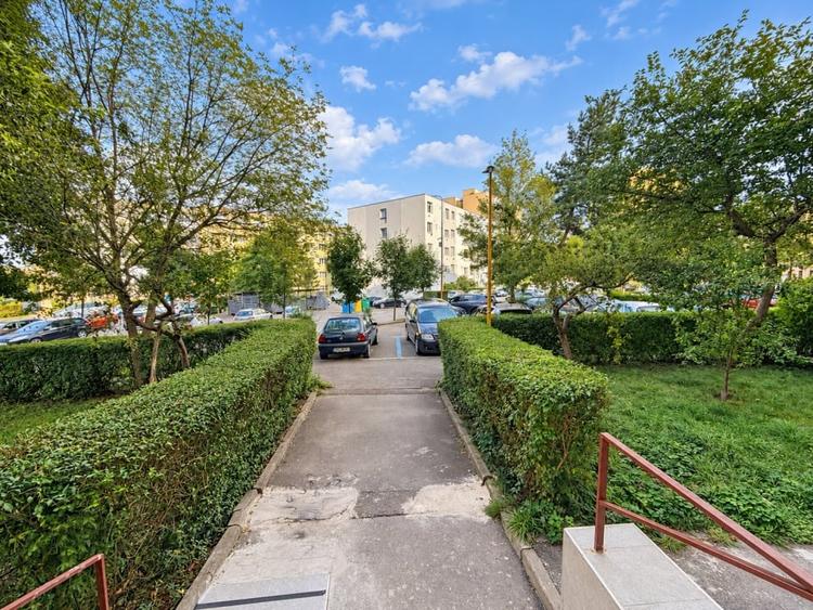 Apartament de 3 camere, situat pe Carpaților - 15