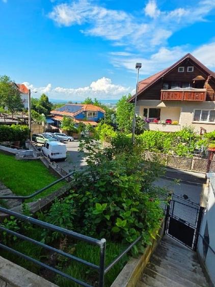 Apartament cu 4 camere decomandat, mobilat în Drumul Poienii