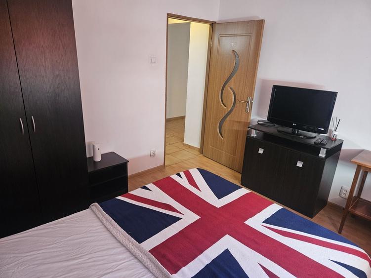 Apartament cu 3 camere semidecomandat în Pantelimon