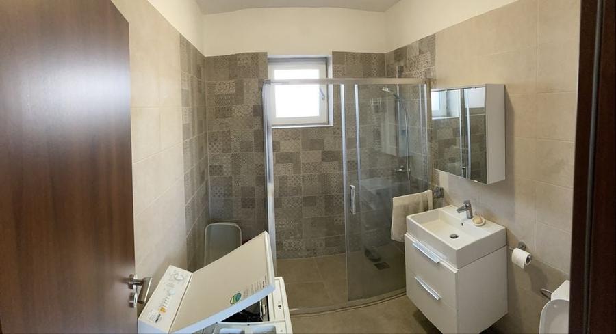 Casă cu 3 camere cu Teren 650 Mp în Șimnicu de Sus