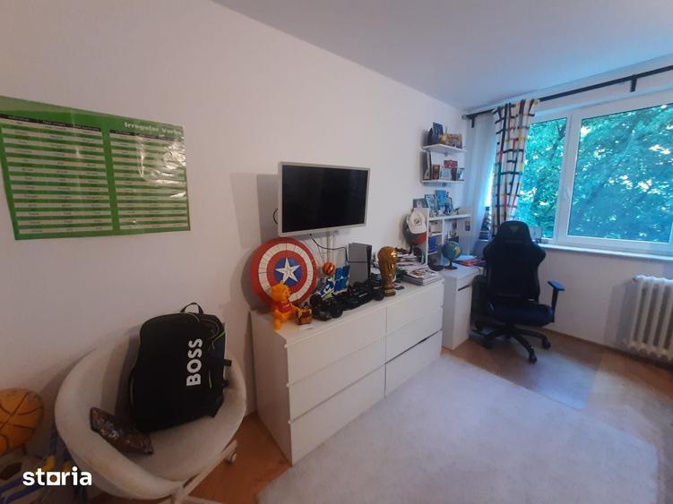 Apartament cu 3 camere decomandat în Drumul Taberei