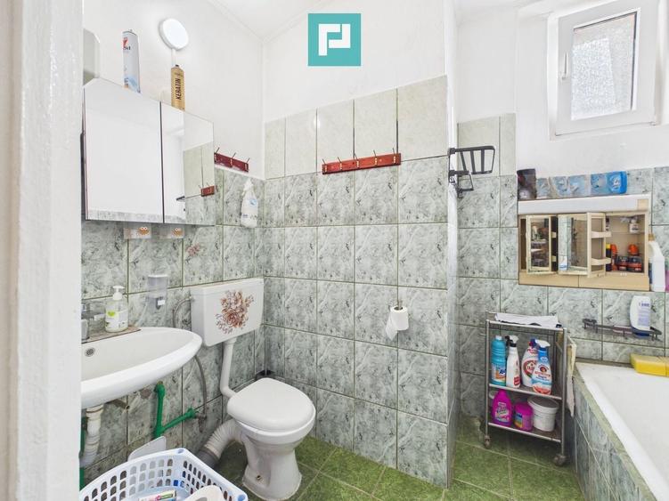 Casă individuală cu 4 camere cu Canalizare în Cărpiniș