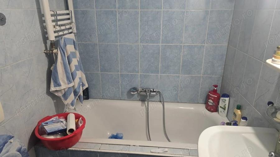 Apartament cu 3 camere semidecomandat în Dacia