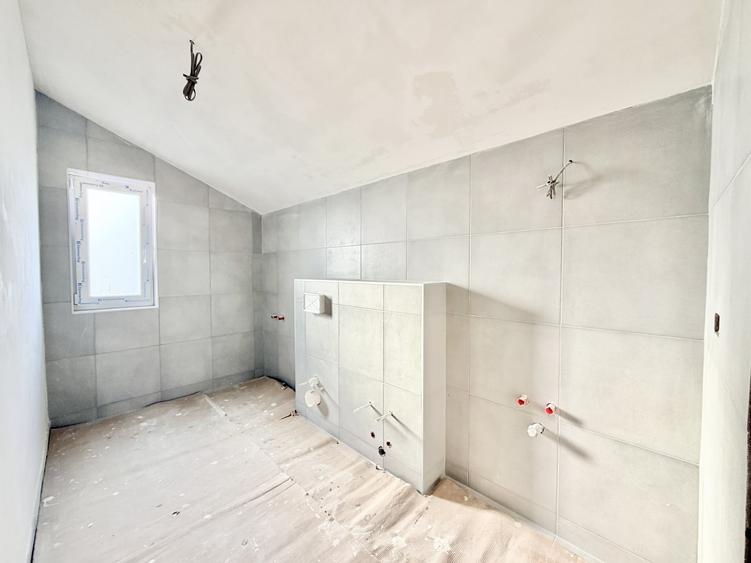 Duplex cu 4 camere cu Teren 275 Mp în Urseni