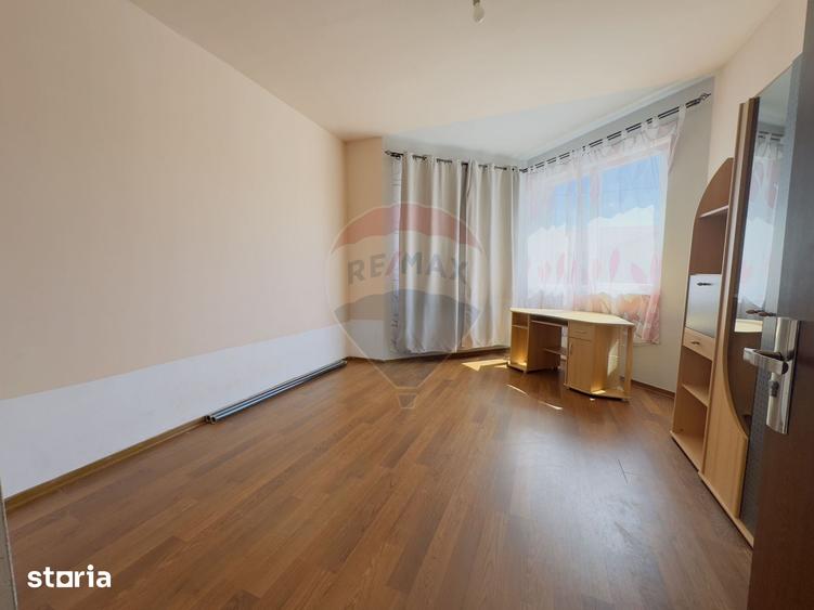Casă cu 5 camere cu Teren 500 Mp în Paleu
