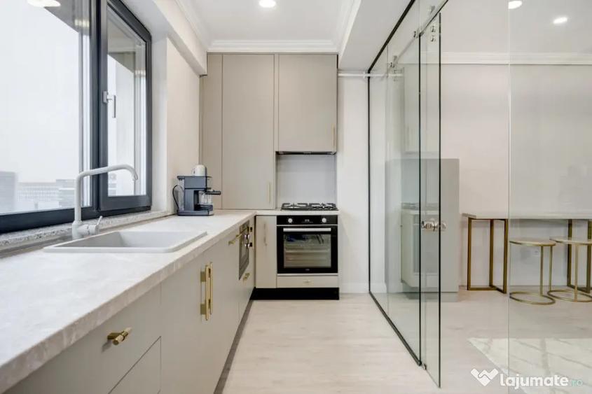 Apartament cu 2 camere semidecomandat, mobilat în Sud