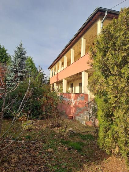 Casă cu 4 camere în Pleșoiu
