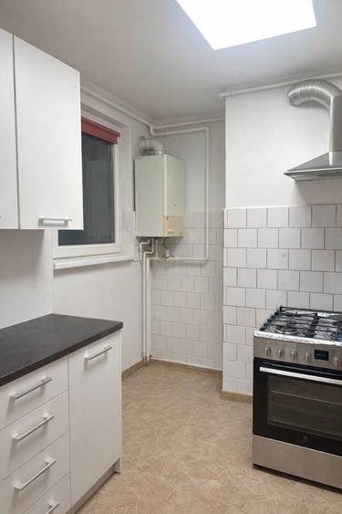Apartament cu 3 camere decomandat, mobilat în Tudor