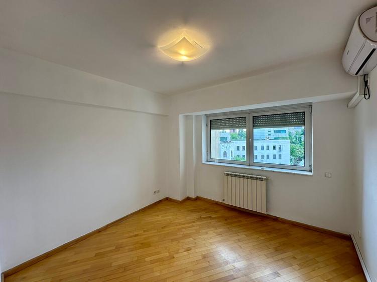 Apartament cu 5 camere, mobilat în Unirii