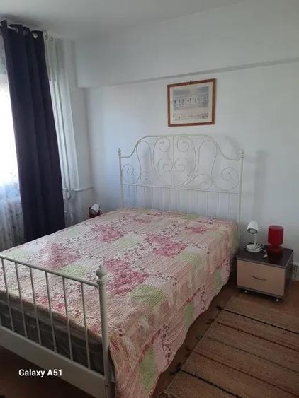Apartament cu 2 camere decomandat, mobilat în P-ța Victoriei