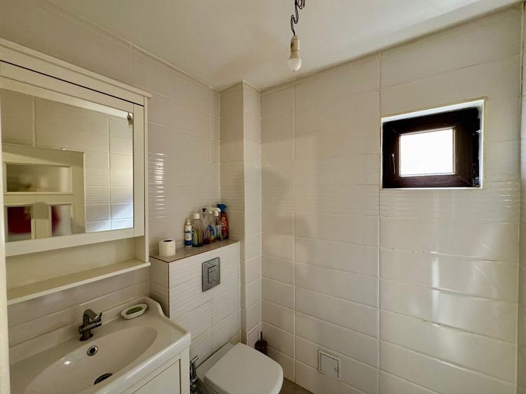 Casă cu 3 camere cu Canalizare în Tunari
