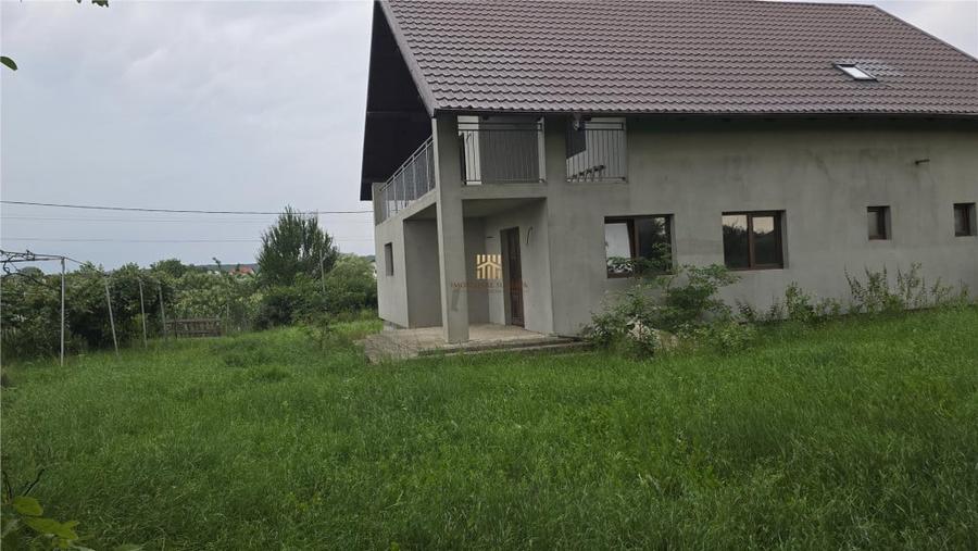 Casă cu 5 camere cu Teren 1483 Mp în Mitocu Dragomirnei