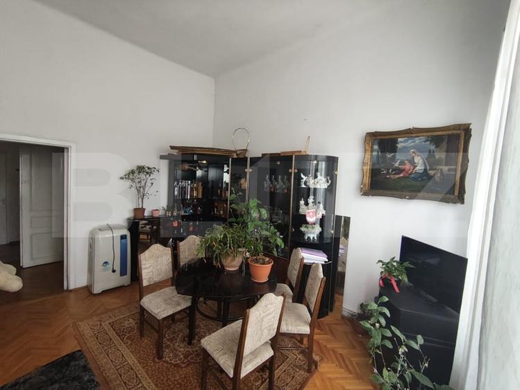 Apartament cu 5 camere decomandat, mobilat în Central
