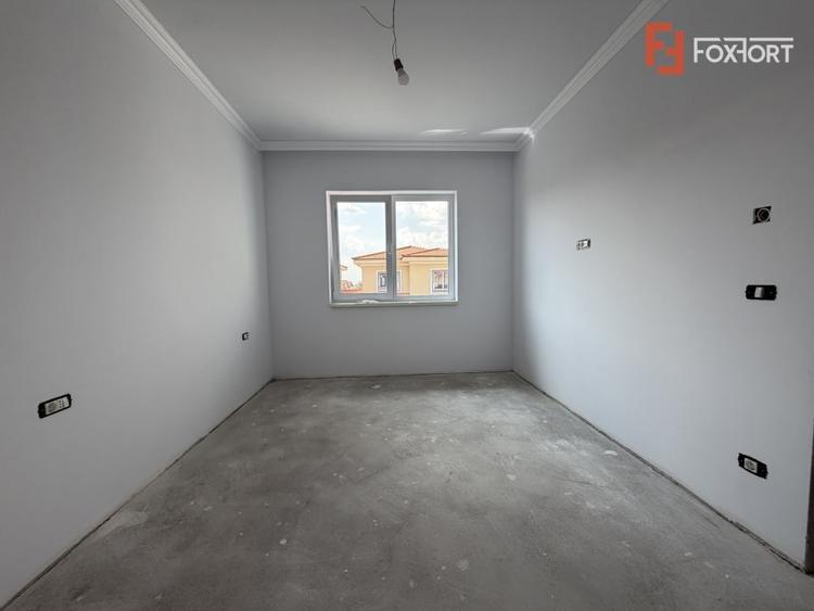 Duplex cu 5 camere cu Canalizare în Dumbrăvița
