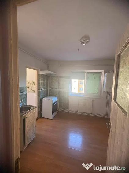 Apartament cu 2 camere decomandat în Triaj