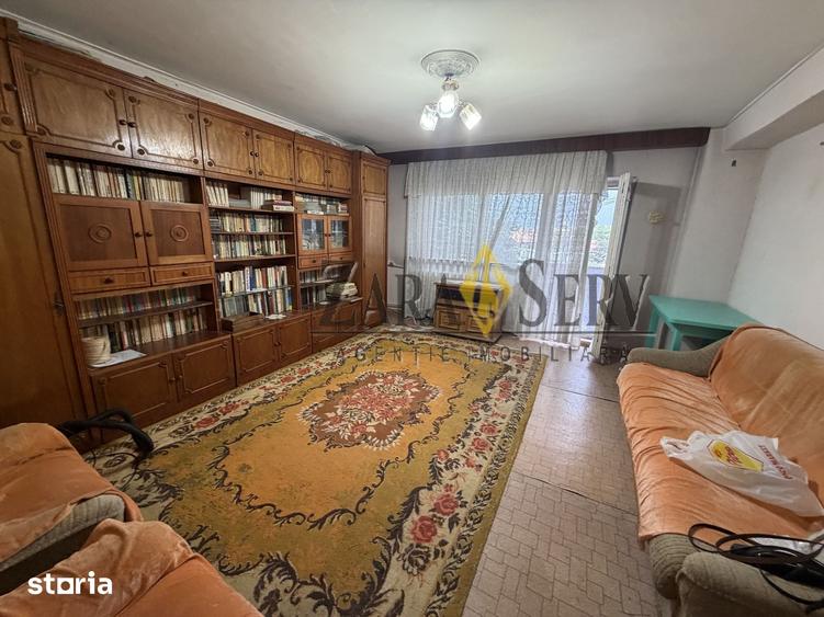 Apartament cu 3 camere decomandat în Cantacuzino