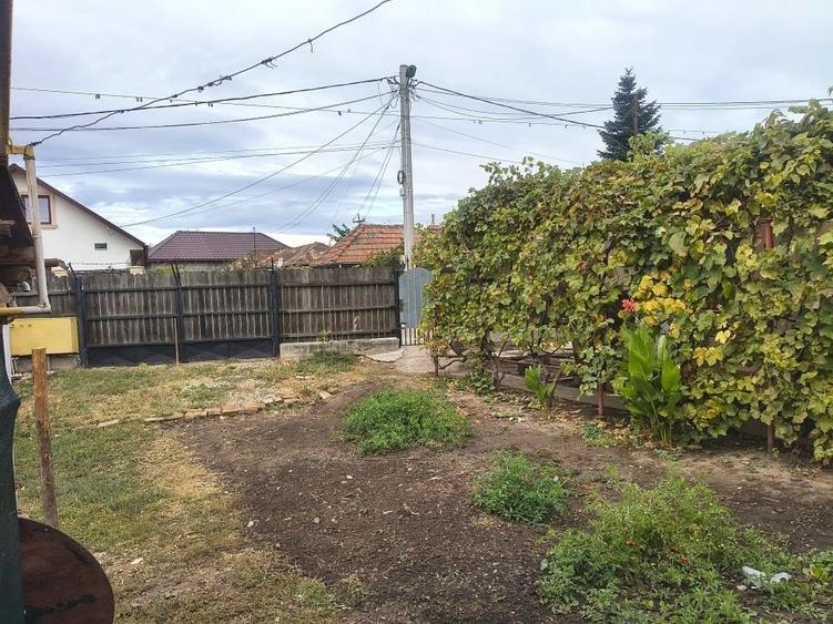 Casă individuală cu 2 camere cu Canalizare în Central