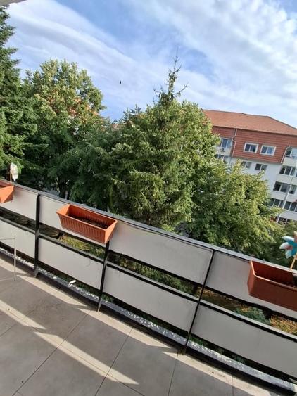 Apartament cu 3 camere decomandat, mobilat în Central