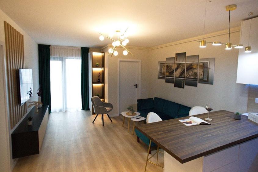 Apartament cu 3 camere semidecomandat, mobilat în Zorilor