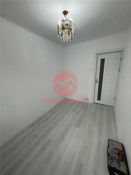 Apartament cu 3 camere semidecomandat în Tomis Nord