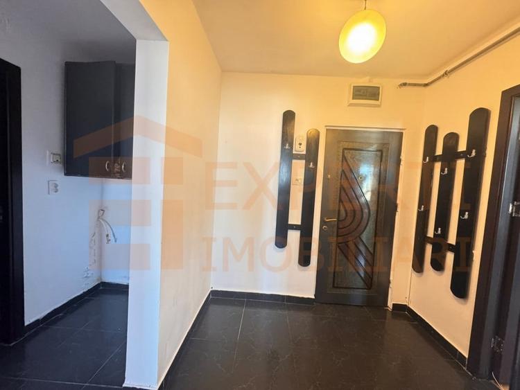 Apartament cu 2 camere decomandat, mobilat în Casa de Cultură
