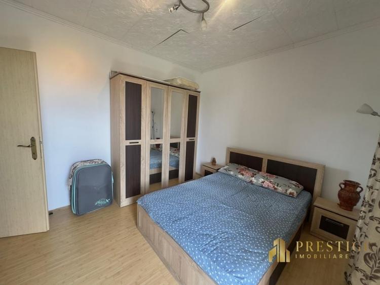 Apartament cu 3 camere semidecomandat, mobilat în Rogerius