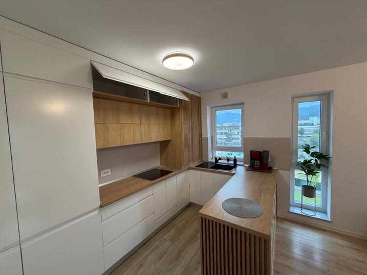 Apartament cu 2 camere decomandat în Tractorul