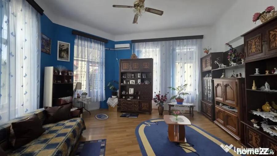 Apartament cu 5 camere decomandat în Armeneasca