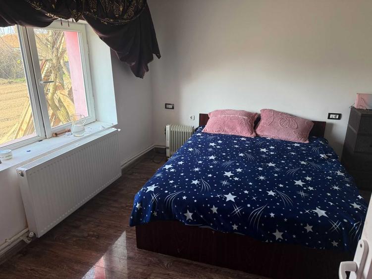 Casă cu 4 camere în Nisipari