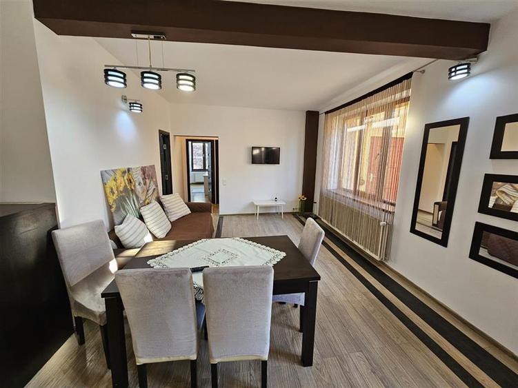 Apartament cu 3 camere decomandat, mobilat în Centrul Istoric
