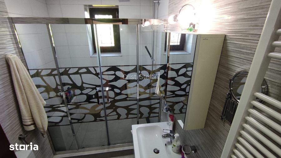Casă cu 9 camere cu Teren 330 Mp în Stadion