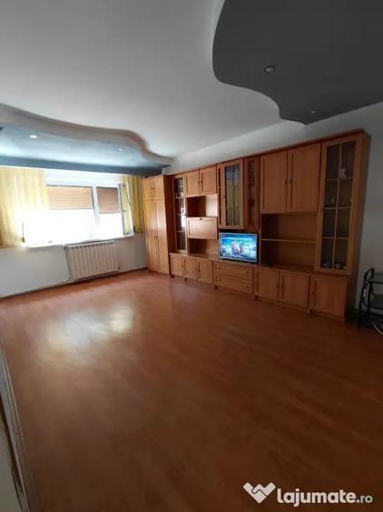 Apartament cu 2 camere decomandat în Piața Centrală