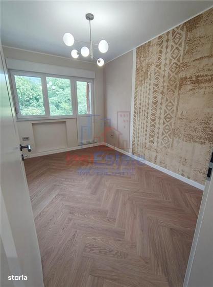 Apartament cu 4 camere decomandat în Copou